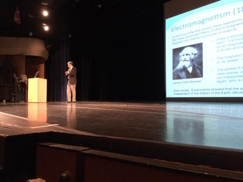 Photograph of Miguel Alcubierre lecturing in Edmonton