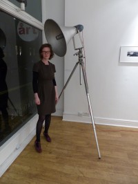 Anaïs Tondeur standing next to a loudspeaker on a tripod