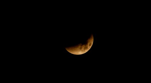 Lunar crescent before totality 
