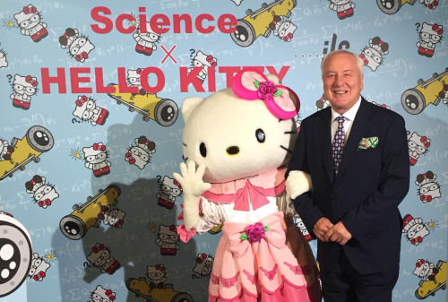 Hello Kitty: Linear Collider Collaboration director Lyn Evans meets and greets (Courtesy: ILC)